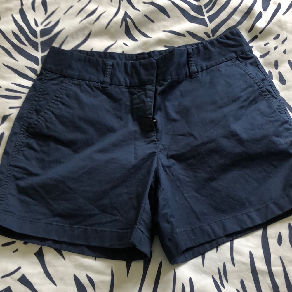 vineyard Vines navy shorts - size 4